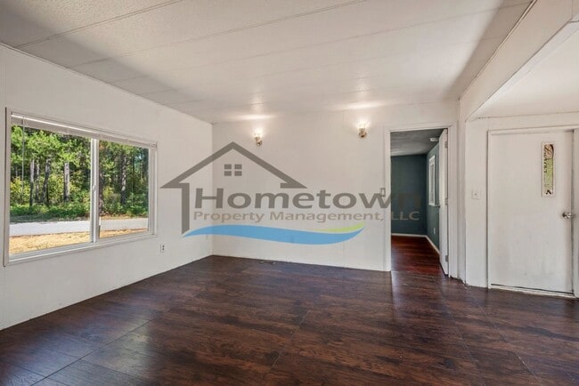 Building Photo - 2 Bedroom 1 Bath Home Available in Sagle's...