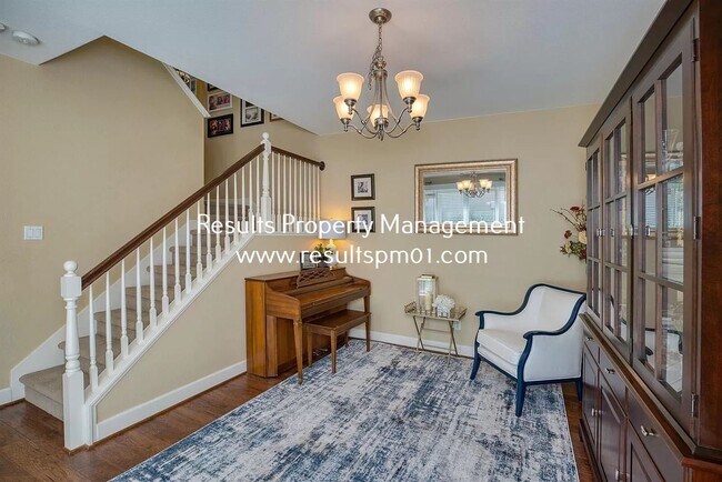 Building Photo - Spacious and upgraded 4 Bed 3 Bath Roseville Home
