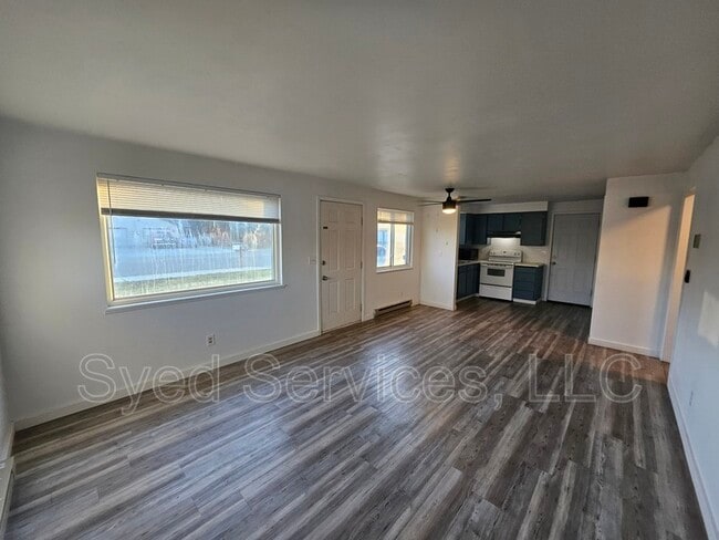 Building Photo - 624 E Hawaii Ave