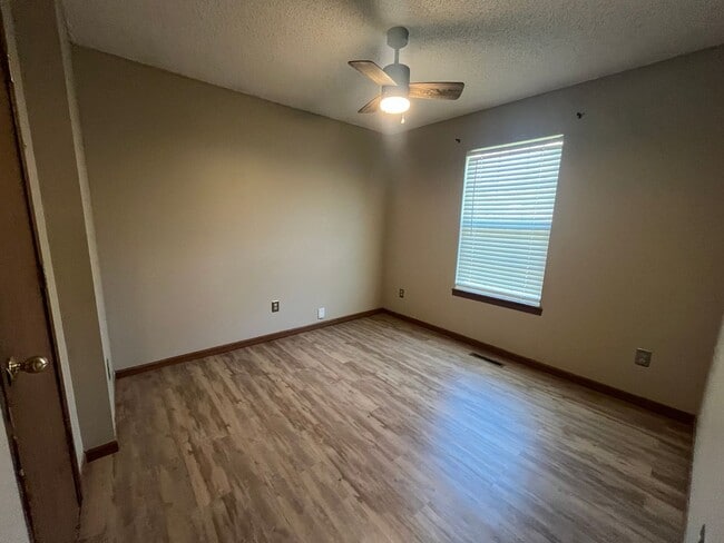 Building Photo - LEASING