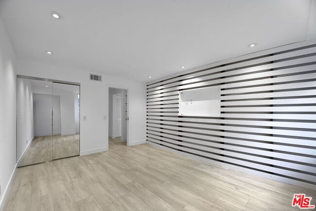 Building Photo - 10751 Wilshire Blvd