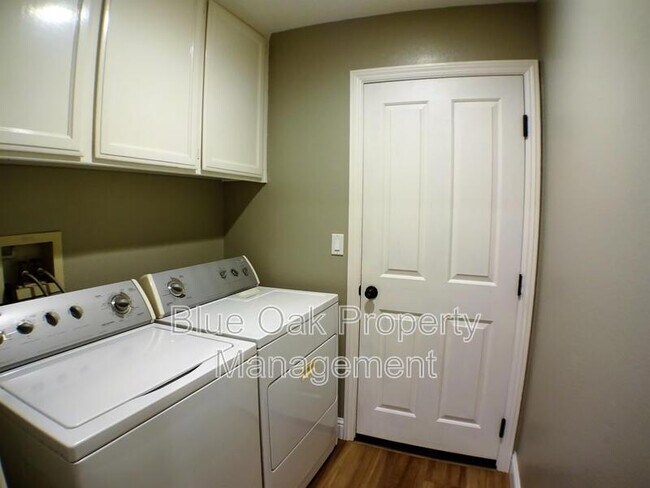 Building Photo - 3008 California Park Dr