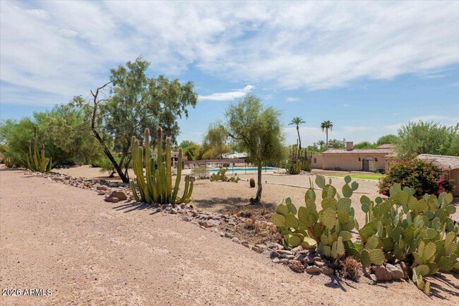 Building Photo - 5702 E Camelback Rd