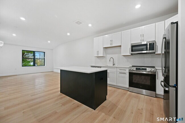 Building Photo - 131 Beach Rd