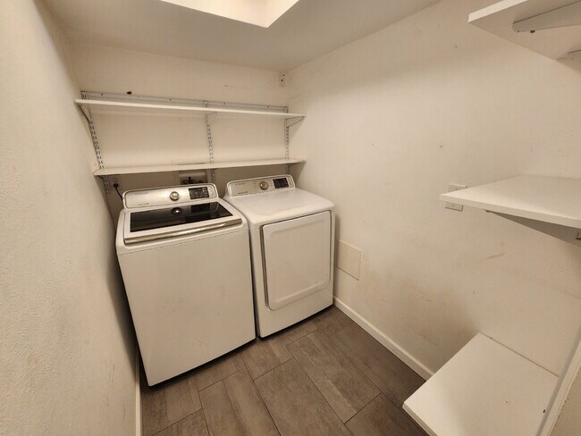 Building Photo - Spacious 5 Bed Home with Finished Basement, Multiple Living Areas & Private Backyard