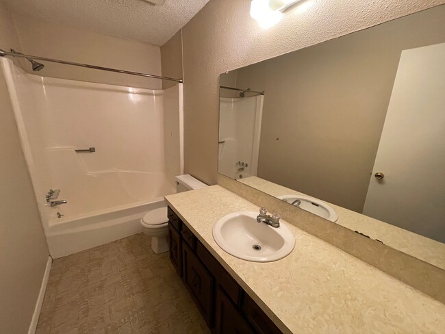 Building Photo - COMING SOON!  Family Home in Lawndale