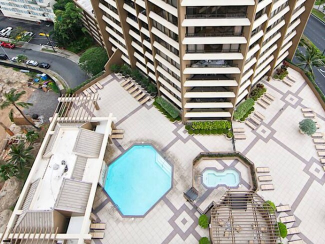 Building Photo - Renovated Fully Furnished 1 Bedroom at Dis...