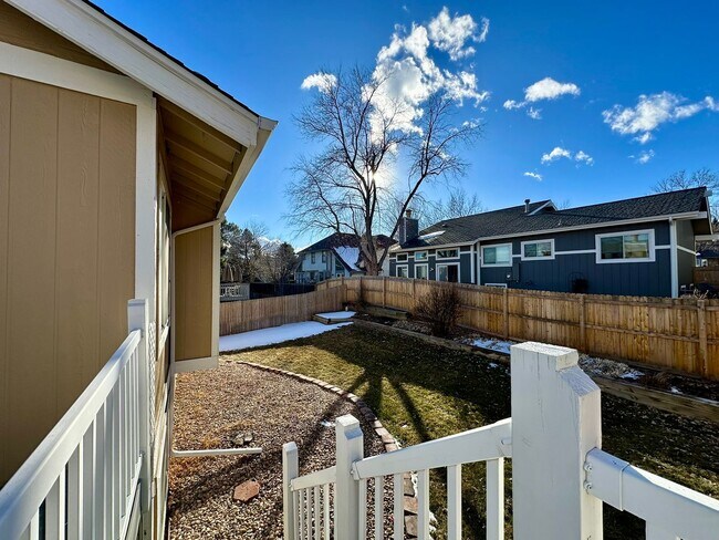 Building Photo - Fully Furnished 4 bedroom 2 bath home is Englewood!!