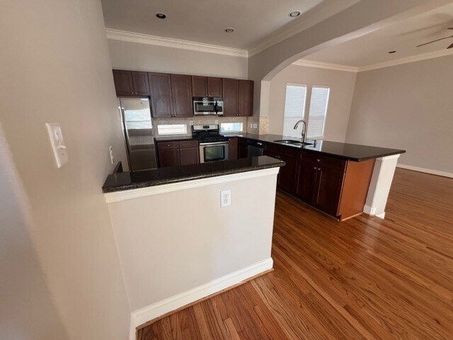 Building Photo - 1141 W 24th St