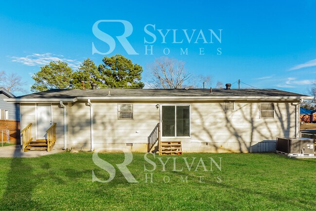 Building Photo - Carve Out a Great Life Here!