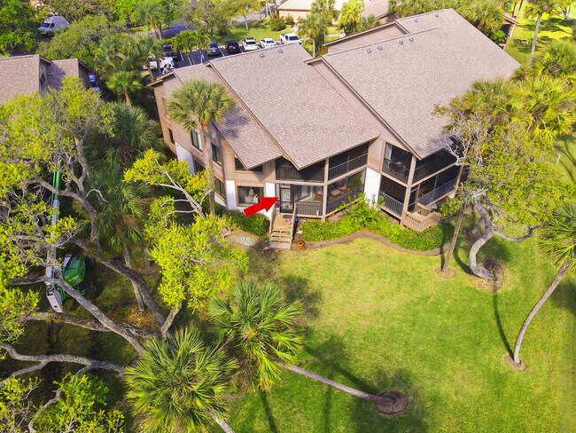 Building Photo - 233 NE Edgewater Dr