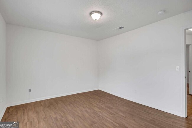 Building Photo - 1903 Whitehall Forest Ct SE