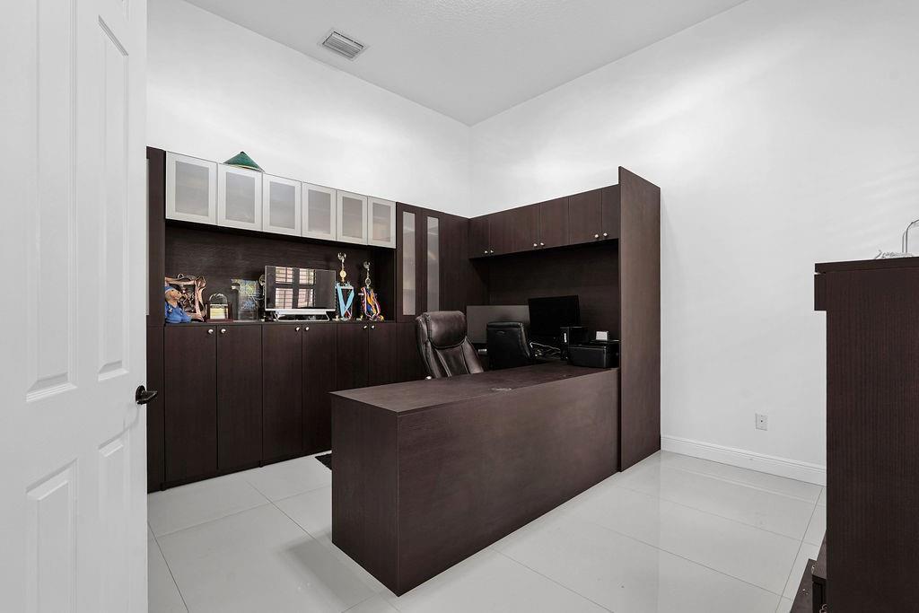 Building Photo - 2952 NW 84th Ter