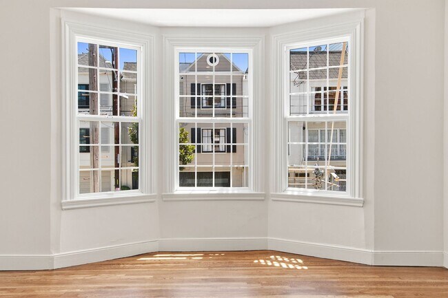 Building Photo - 1734 Greenwich St