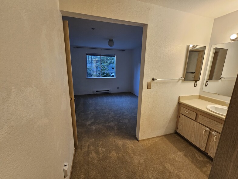 Building Photo - 19230 Forest Park Dr NE