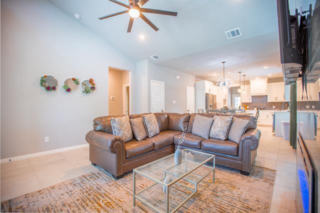 Building Photo - 836 E Maddox Ave