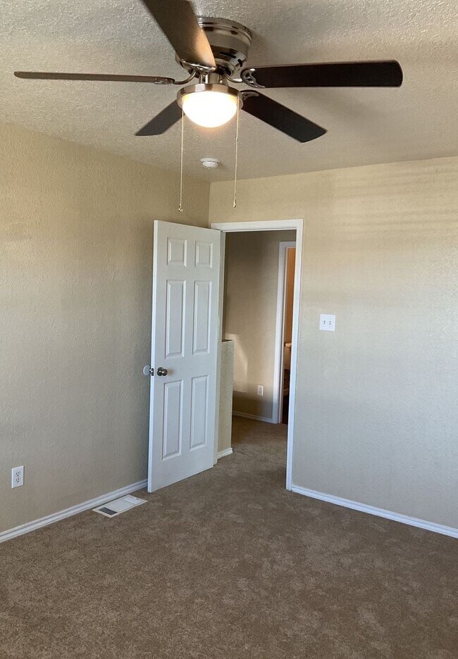 Building Photo - AVAILABLE NOW!