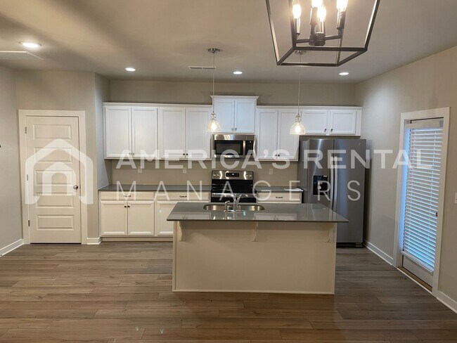Building Photo - Home for Rent in Weaver, AL!!! Available to View Now!!! Sign a 13-month lease by 5/31/2026 and re...