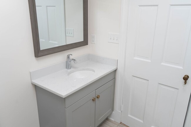 Building Photo - 3 Bedroom Home Located Near UVA