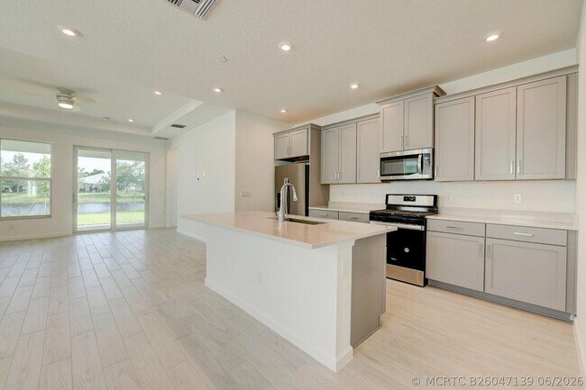 Building Photo - 12712 SW Eleanor Dr