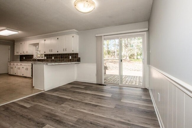 Building Photo - 2089 Rock Springs Cir