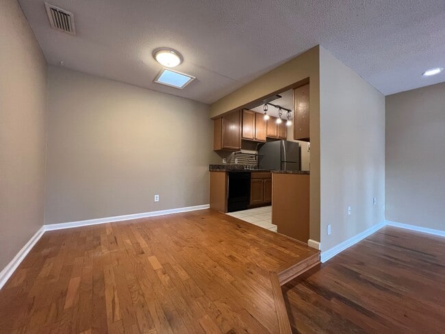 Building Photo - Audubon Park 2/2 Corner Unit Villa with La...