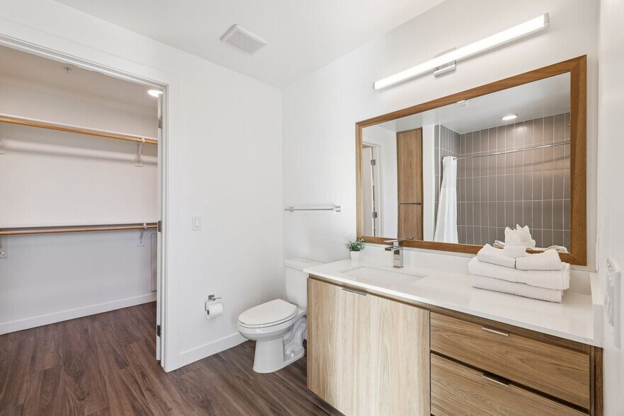 Building Photo - 222 E Jefferson St