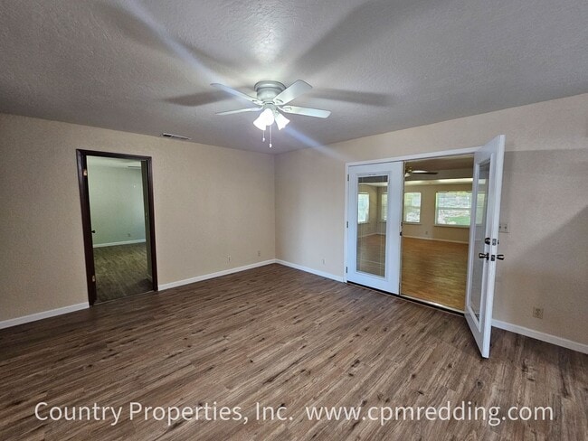 Building Photo - Price Reduced! Spacious House with Landsca...