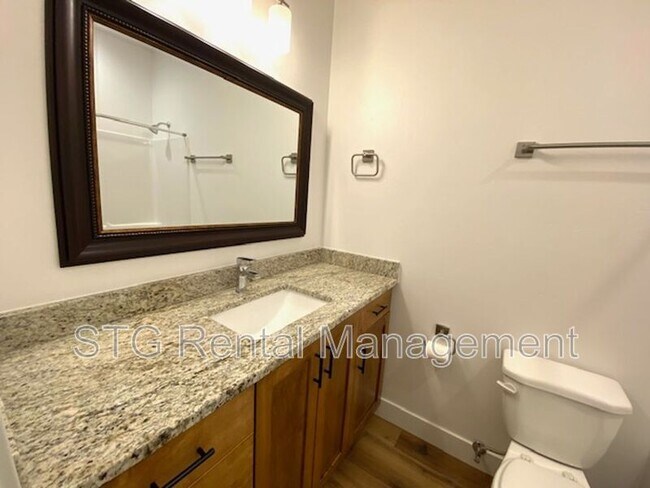 Building Photo - 438 N Stone Mountain Dr
