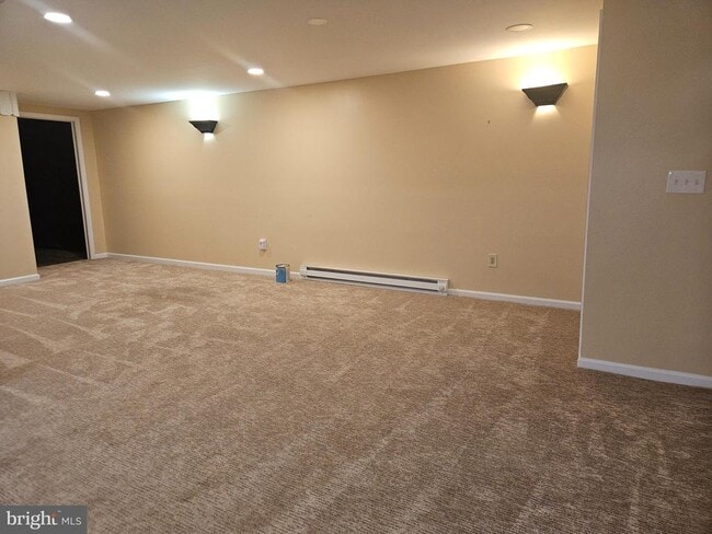 Building Photo - 56 Chapman Ave