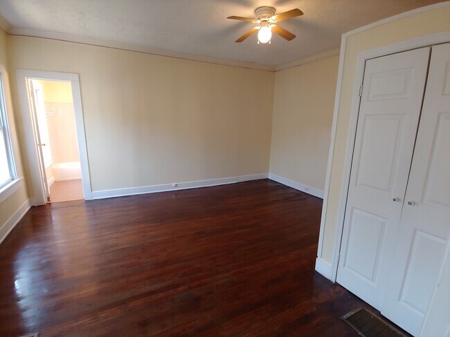 Building Photo - 980 Harte Dr SW