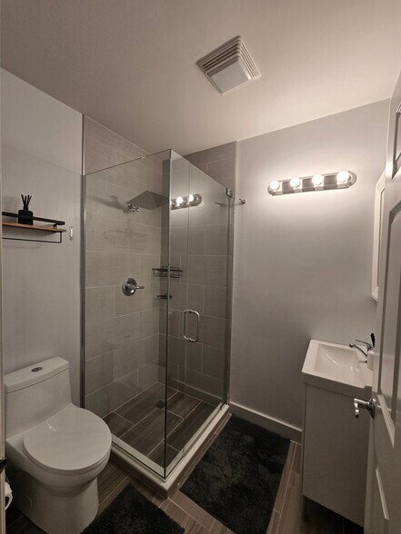 Building Photo - 357 E Eastgate Pl
