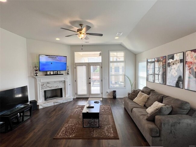 Building Photo - 901 Hedgefield Way