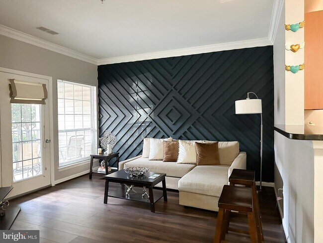 Building Photo - 4850 Eisenhower Ave