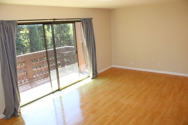 Building Photo - 507 Chabre Ct