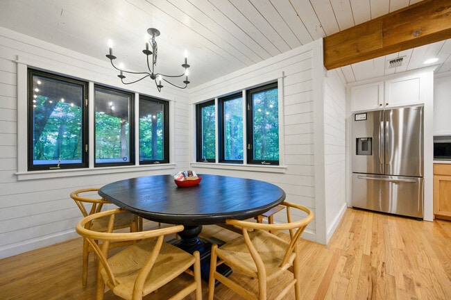 Building Photo - 47 White Pne Rd