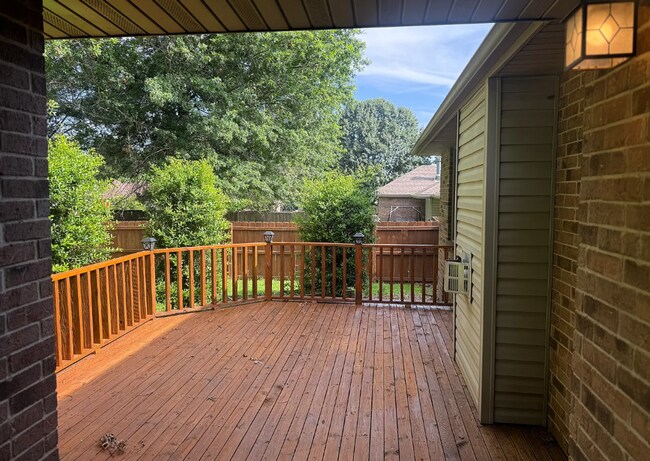 Building Photo - BEAUTIFUL FULLY FENCED HOME IN NIXA SCHOOL...