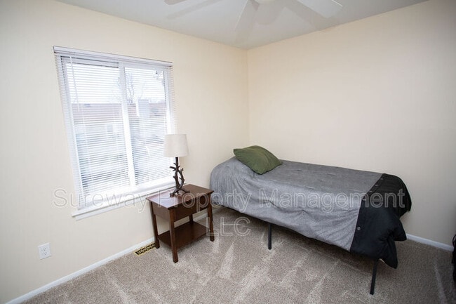 Building Photo - 207 Empress Ct