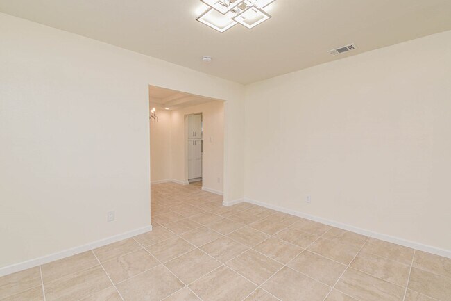 Building Photo - 5003 Denoron Dr