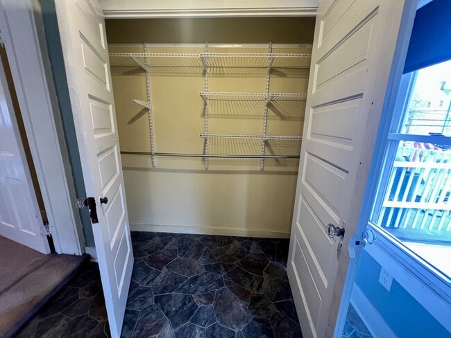 Building Photo - 533 W Walnut St