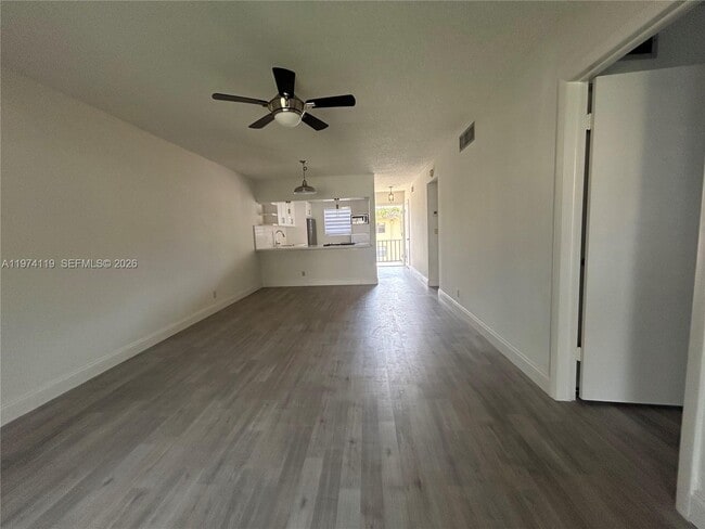 Building Photo - 301 Cambridge Rd