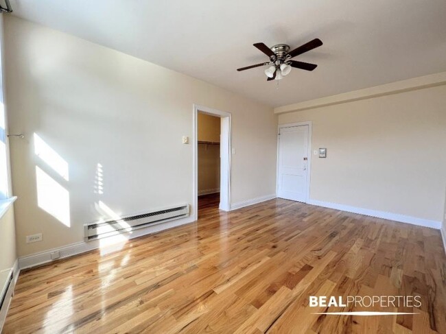 Building Photo - 0 bedroom in CHICAGO IL 60614