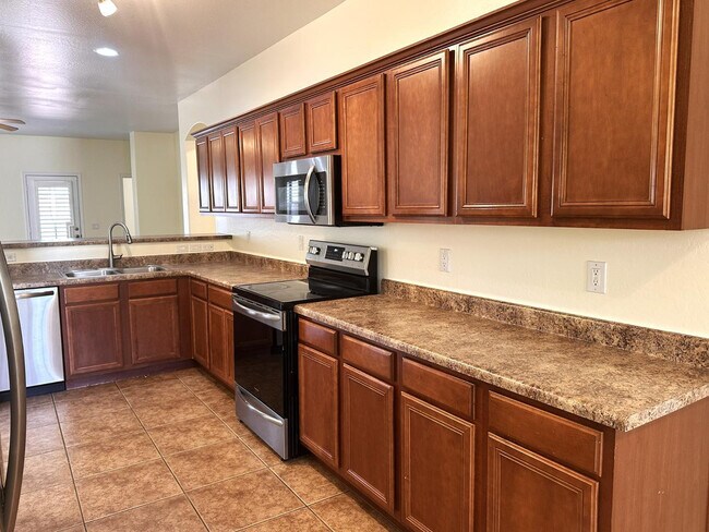 Building Photo - 11642 W Mountain View Dr