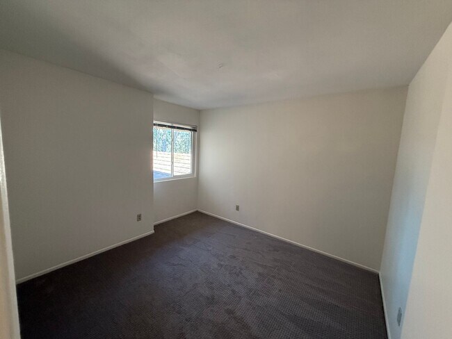 Building Photo - Two-Story 3 Bed, 3 Bath with Bonus Room in...
