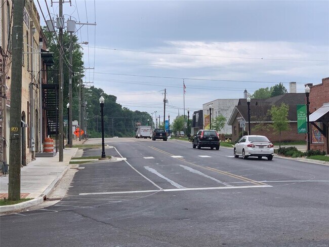 Building Photo - 101 N Bridge St