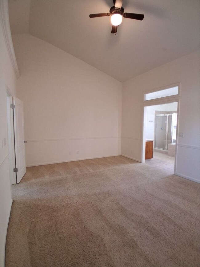 Building Photo - Desirable Clovis Single-Level Home: 3-bedroom, 2-bathroom
