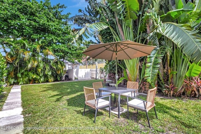 Building Photo - 218 Worth Ave