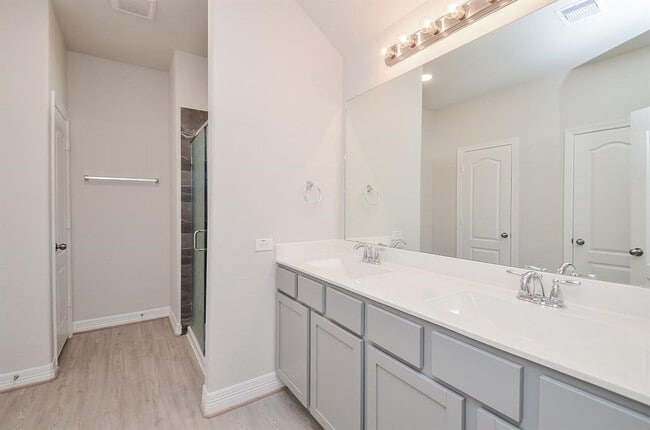 Building Photo - 7402 Sunlit Hbr Dr