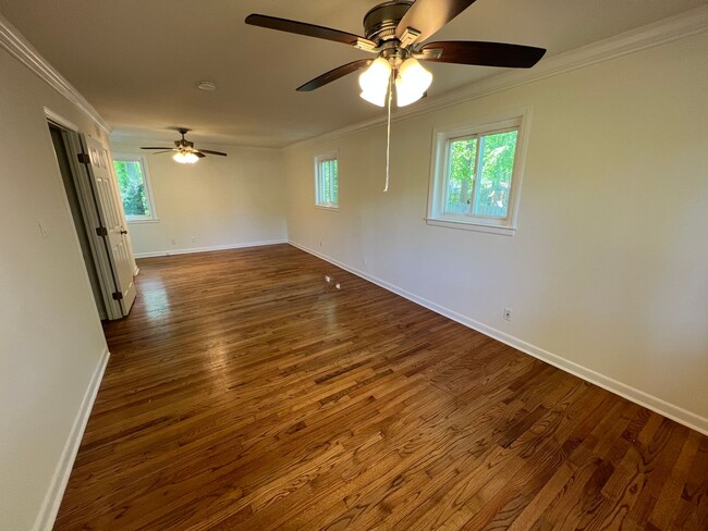 Building Photo - Very spacious home for rent