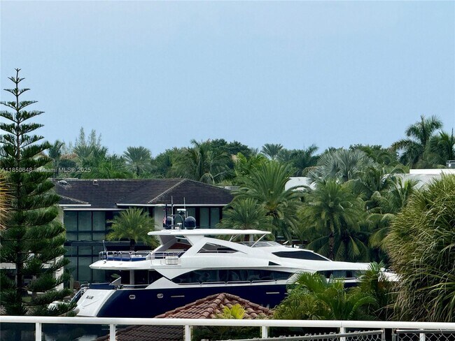 Building Photo - 20505 E Country Club Dr